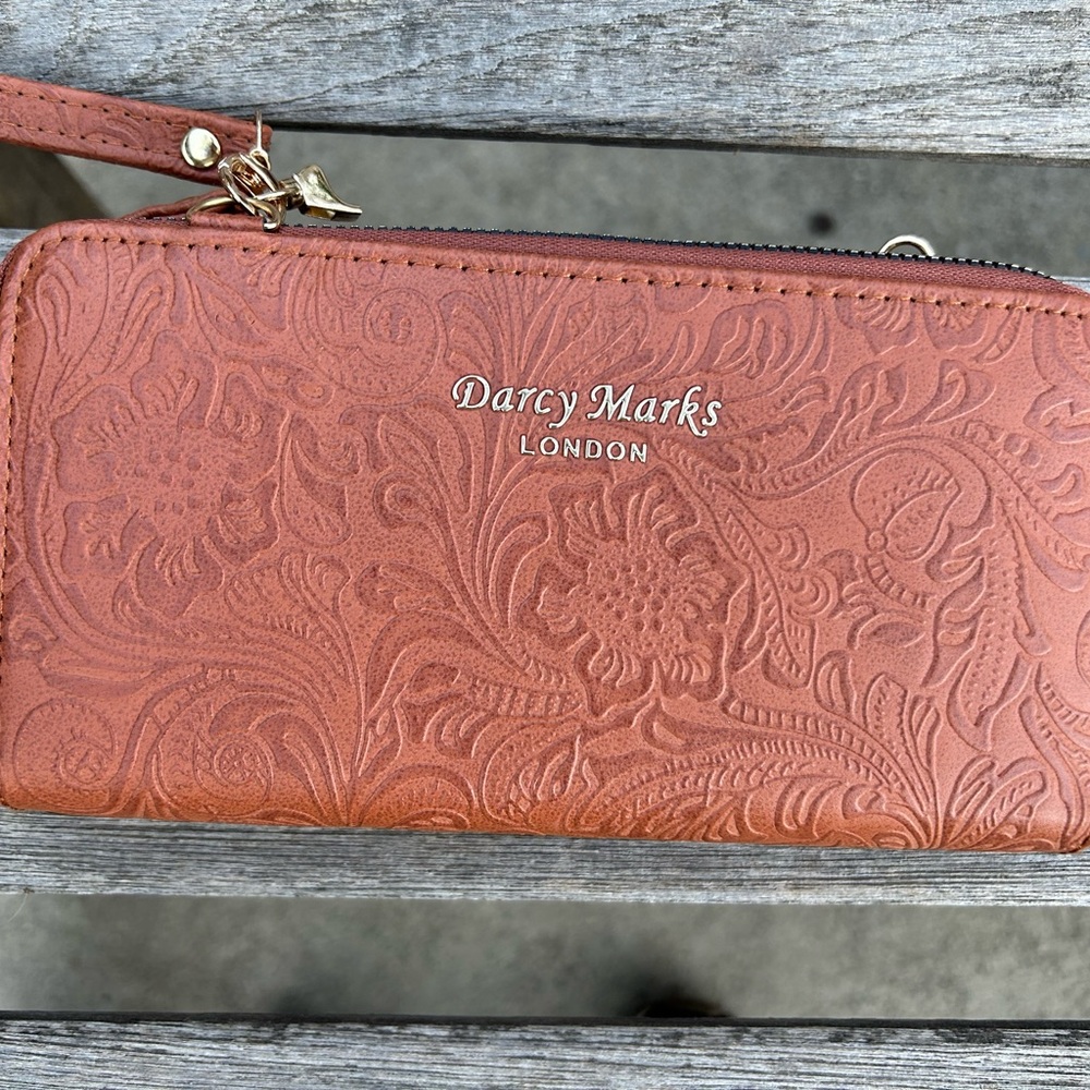 Darcy Marks London Convertible Crossbody Bag  Wristlet Wallet Brown Purse.